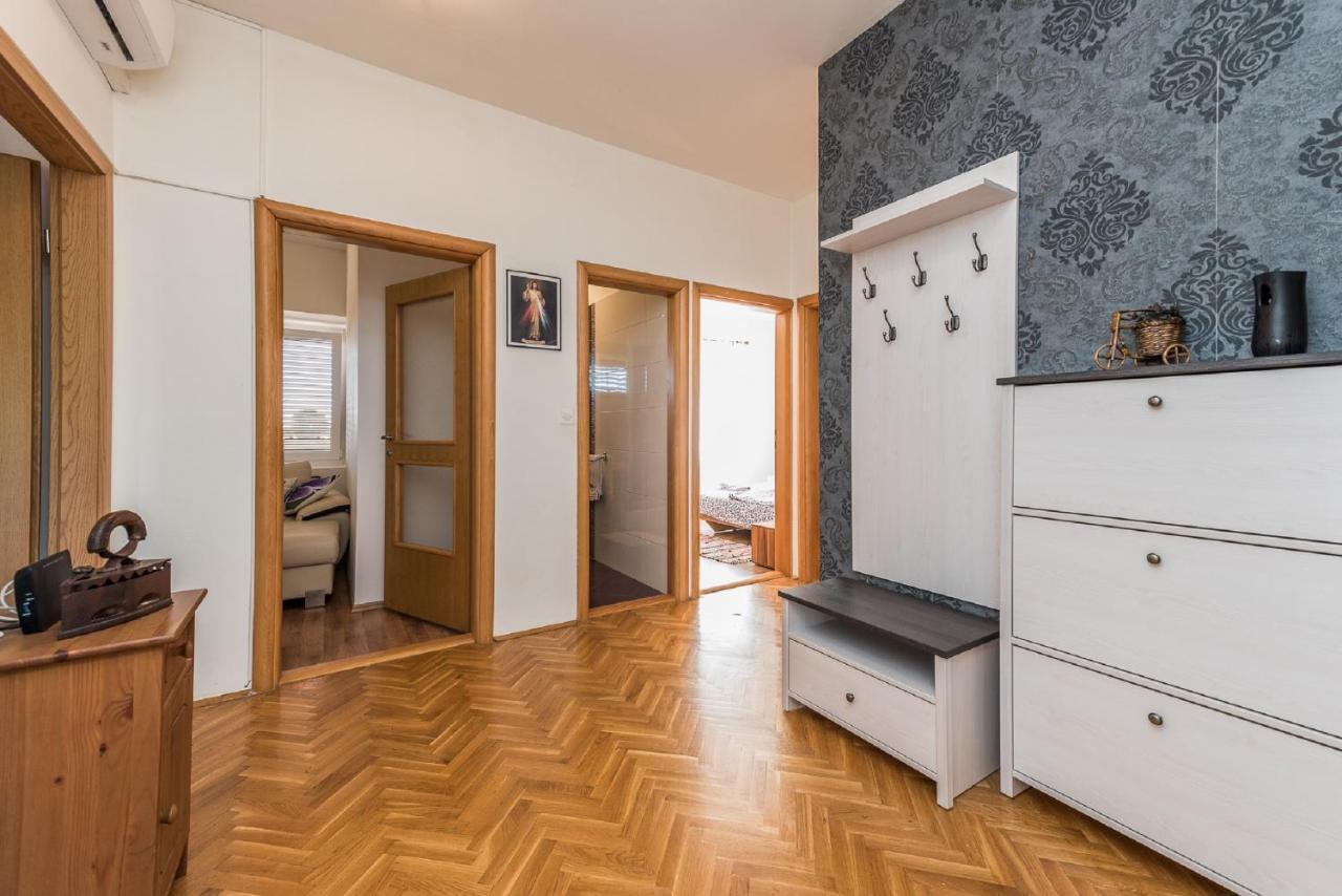 Holiday Home Tower With Private Pool, Sauna And Quads Smilcic Exteriör bild