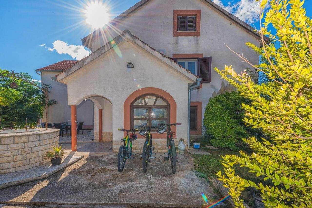 Holiday Home Tower With Private Pool, Sauna And Quads Smilcic Exteriör bild