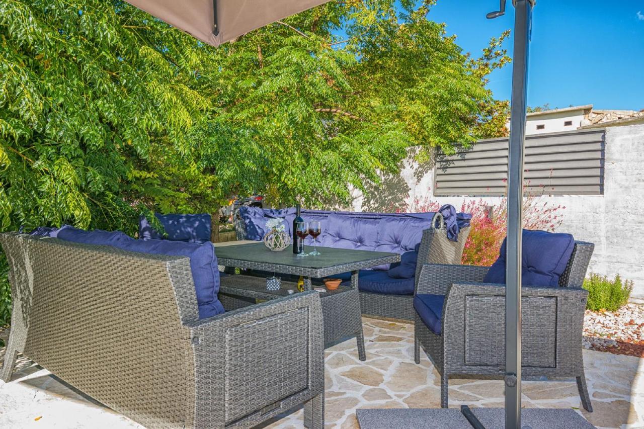 Holiday Home Tower With Private Pool, Sauna And Quads Smilcic Exteriör bild