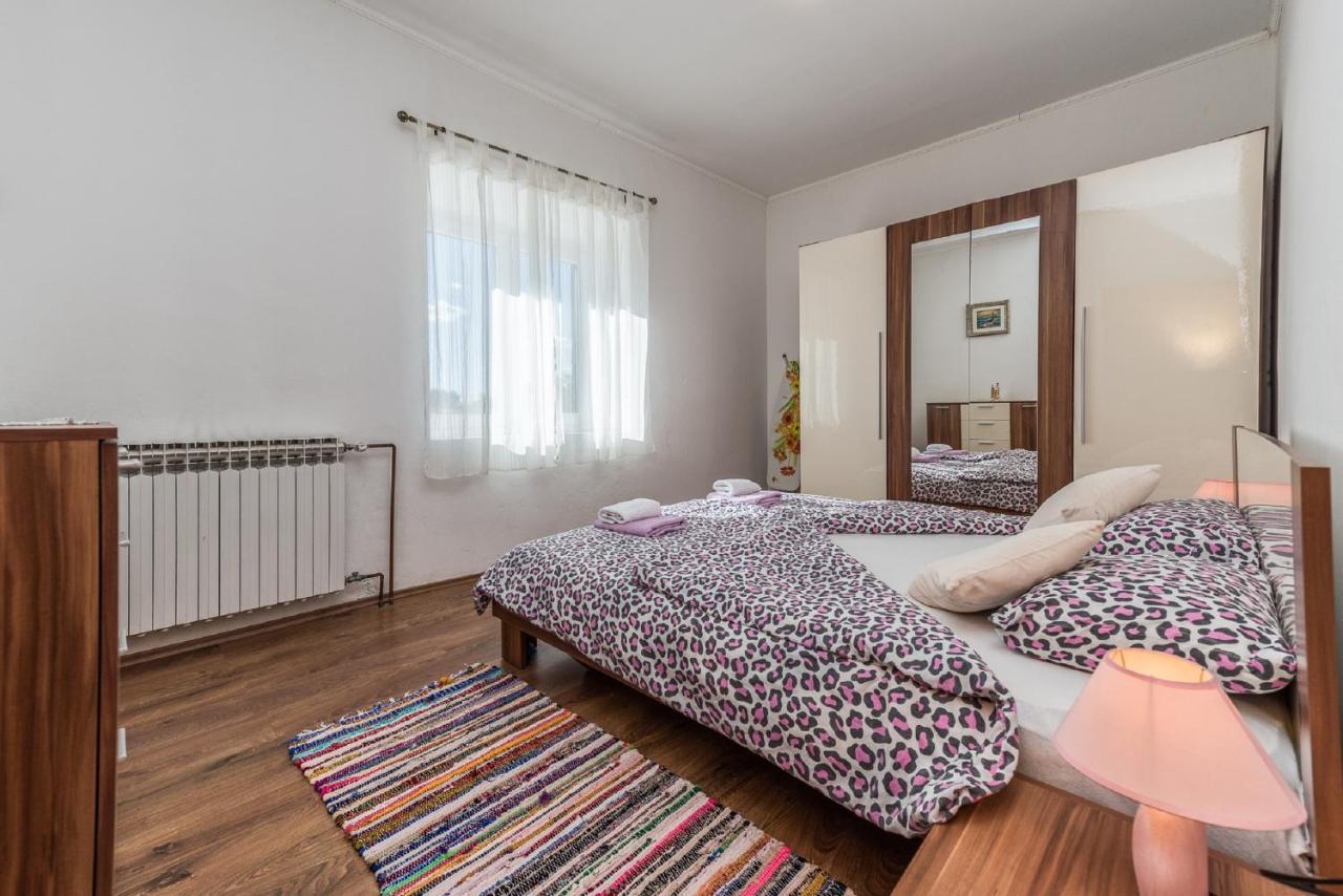 Holiday Home Tower With Private Pool, Sauna And Quads Smilcic Exteriör bild
